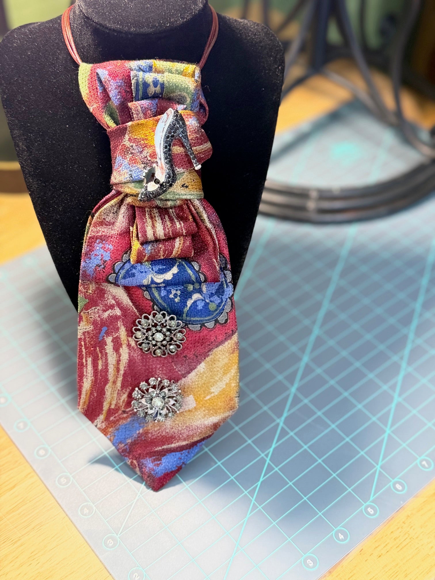 Kenneth Cole New York Tapestry Silk Tie – Fancy Shoes Necktie Necklace